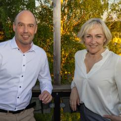 Rickard Carstedt (S), regionråd och ordförande i Regionala utvecklingsnämnden. Landshövding Helene Hellmark Knutsson. Foto: Region Västerbotten