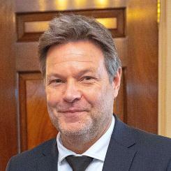 Enligt ekonomiminister Habeck kan domstolens beslut innebära att utan fortsatt stöd från WSF tvingas tyska hushåll och företag se fram emot markant ökade utgifter för el och gas.Foto: Wikipedia, Kredit: U.S. Department of State