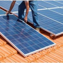 Energifrågor är alltid aktuella i svenska hushåll och allt fler ser över hur deras hem kan optimeras för att använda mindre energi och samtidigt minska klimatavtrycket. Det kan handla om att förbättra isolering, se över uppvärmningsmetoder eller investera i lösningar som gör energianvändningen mer resurseffektiv och hållbar. Om du vill finansiera dina smarta förbättringar finns möjligheten att ta privatlån genom Santander och investera i ett miljövänligare hem.