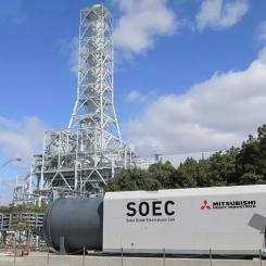 Mitsubishi Heavy Industries, Ltd. (MHI) har också påbörjat driften av en testmodul för Solid Oxide Electrolysis Cell (SOEC), en avancerad teknik för hög-effektiv vätgasproduktion. Testmodulen är placerad vid Takasago Hydrogen Park, belägen inom MHI:s Takasago Machinery Works i Takasago City, Hyogo-prefekturen i västra Japan. Foto: Mitsubishi Heavy Industries, Ltd. (MHI)