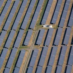 Symbolbild. Solenergipark.  Foto: Creative Commons lic. Kredit: The other key