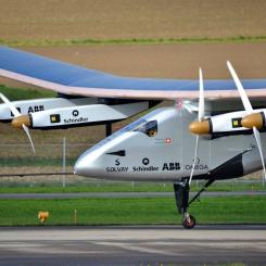 Solar Impulse 2 var det första soldrivna flygplanet som genomförde en världsomsegling år 2014. Källa: Wikipedia Common Lic. Kredit: Milko Vuille