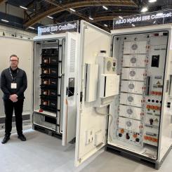 Tommy Lykke, Country Manager för Norden på Solax Power, visade företagets två nya energilagringskabinett TRENE (till vänster) och AELIO (till höger) på solenergimässan Elmia Solar