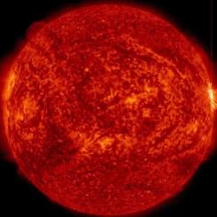 NASA:s Solar Dynamics Observatory fångade denna bild av ett solutbrott – synligt som det ljusa blänket längst till höger – den 13 maj 2025. NASA / SDO