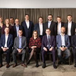 Baltic Sea Leaders’ möte i fredags i Stockholm. Uppifrån från vänster. Tomas Söderlund, Svenska kraftnät; Kristin Munthe, Statnett; Martina Högberg, Svenska kraftnät; Mikko Heikkila, Fingrid; Klaus Thostrup, Energinet; Gatis Junghans, AST; Arnis Daugulis, AST; Donatas Matelionis, Litgrid; Robert Paprocki, PSE; Dirk Biermann, CMO, 50 Hertz; Michael Heit, 50Hertz/ENTSO-E. Andra raden Gunnar Løvås, Statnett; Jukka Ruusunen, CEO, Fingrid; Lotta Medelius-Bredhe, GD, Svenska kraftnät;. Rolands Irklis, CEO, AST; Liutauras Varanavicius, Litgrid and Kalle Kilk, Elering. Fotograf Tomas Ärlemo