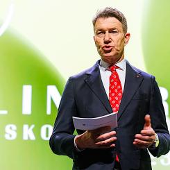 Norges energiminister Terje Aasland sammanfattade energiprisläget för Financial Times: – Det är en helt förfärlig situation. 
Bilden är tagen nyligen vid en konferens. Foto: Wikipedia Common. Kredit: Kilian Munch, Offshore Norge