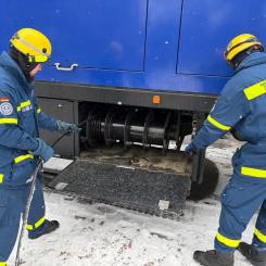 Räddningsorganisationen Technische Hilfswerk (THW) hjälper till att återställa elförsörjningen i sydvästra Berlin. Foto: THW