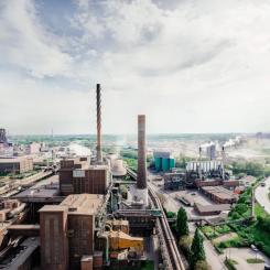 Ståljätten Thyssenkrupp har redan signalerat att de kan komma att använda naturgas i sina direktreducerade järnverk längre än planerat. Ursprungligen var målet att successivt blanda in grön vätgas från 2028 och nå hundra procent vätgas år 2037. En försening av detta kan minska den totala vätgasanvändningen och påverka möjligheten att nå EU-målet på 42 procent år 2030. Foto: Thyssenkrupp