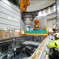 Finländska kärnkraftverket Olkiluoto 3. Den 1 600 megawatt starka OL3-reaktorn producerar cirka 14 procent av Finlands elbehov. Samtidigt är den Europas största kärnkraftsenhet. Arkivbild från reaktorhallen år 2018. Foto: TVO