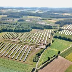 Solpark Massbach i Bayern, Tyskland. Foto: EnBW Energie Baden-Württemberg AG.