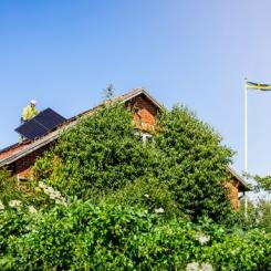 Utbyggnadstakten av solel slår alla förväntningar. I maj var den anslutna effekten i E.ONs elnät 775 Megawatt - en medelstor svensk stad har ett effektbehov på cirka 50 Megawatt. Foto: E.ON