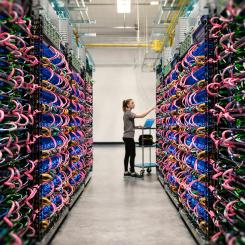 Stora datacenter kräver enorma mängder el. AI-industrins växande energibehov har blivit en central fråga för tekniksektorns fortsatta expansion. Foto: Nomios Germany