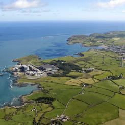 Wylfa-området på ön Anglesey i norra Wales, där nya SMR-reaktorer planeras.
Foto: Arup / pressbild.